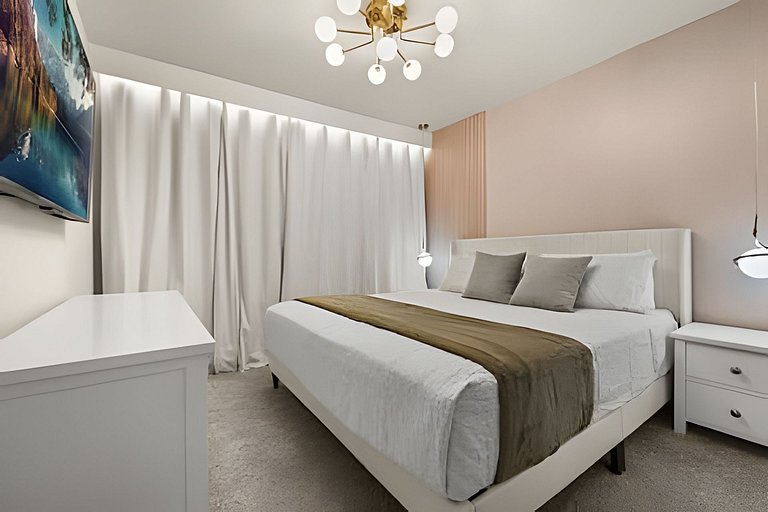 5 Bd / 4.5 Ba / Sleeps 14 / Windsor Cay Resort