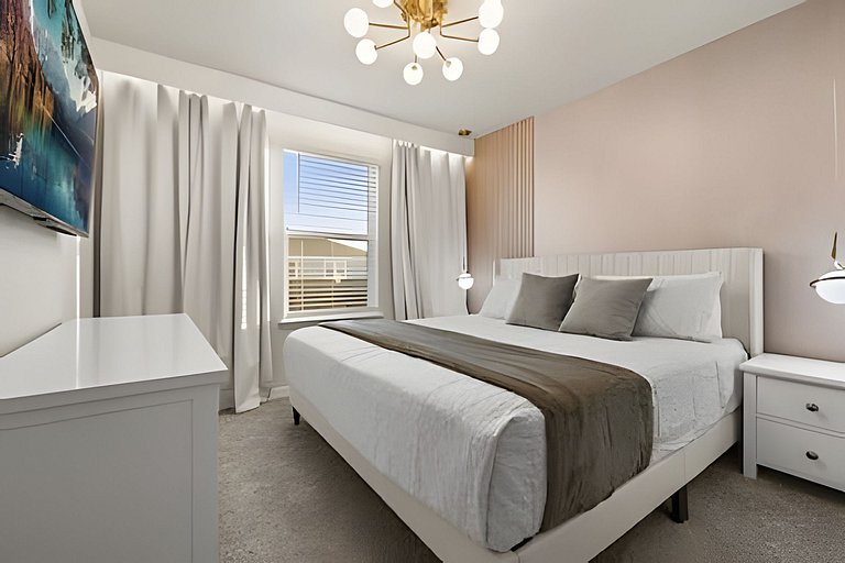 5 Bd / 4.5 Ba / Sleeps 14 / Windsor Cay Resort