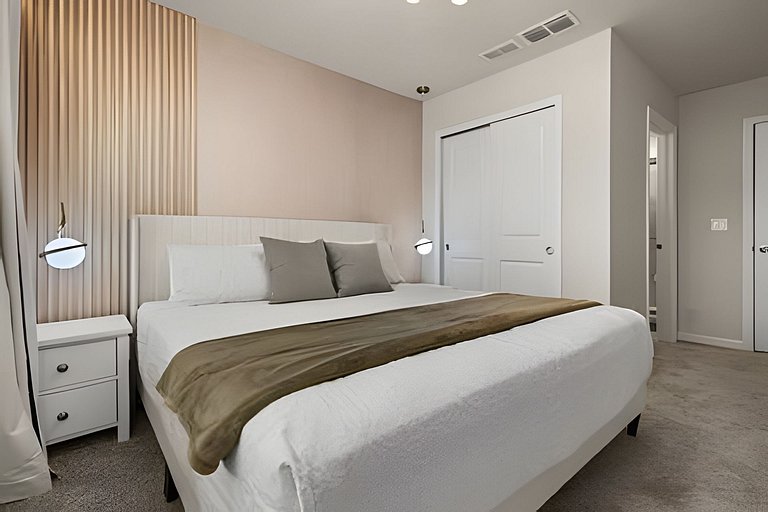 5 Bd / 4.5 Ba / Sleeps 14 / Windsor Cay Resort