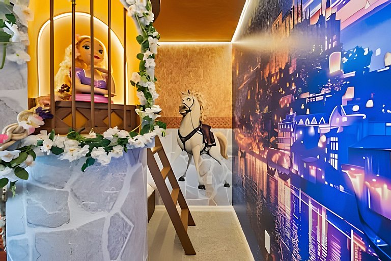 5 Bd / 4.5 Ba / Sleeps 14 / Windsor Cay Resort