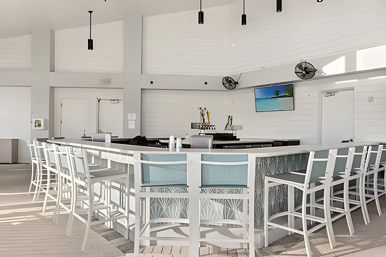 5 Bd / 4.5 Ba / Sleeps 14 / Windsor Cay Resort