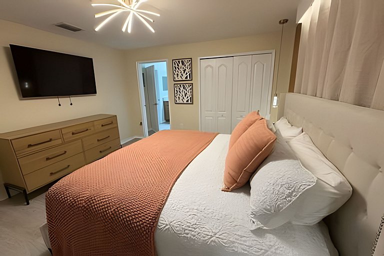 4 Bd / 3 Ba / Sleeps 11/ Storey Lake Resort