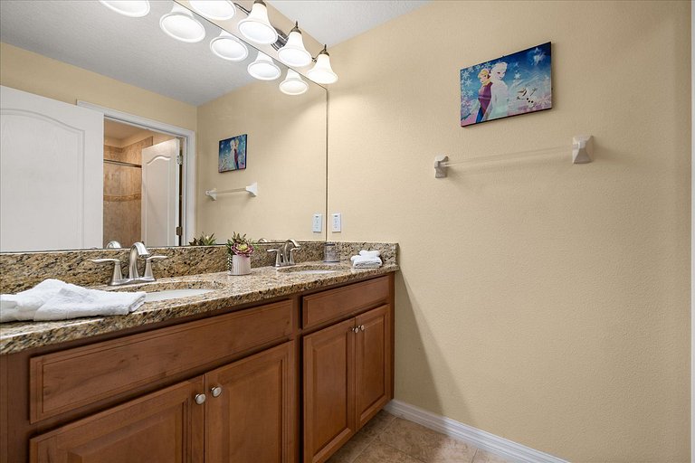 4 Bd / 3 Ba / Sleeps 11/ Storey Lake Resort