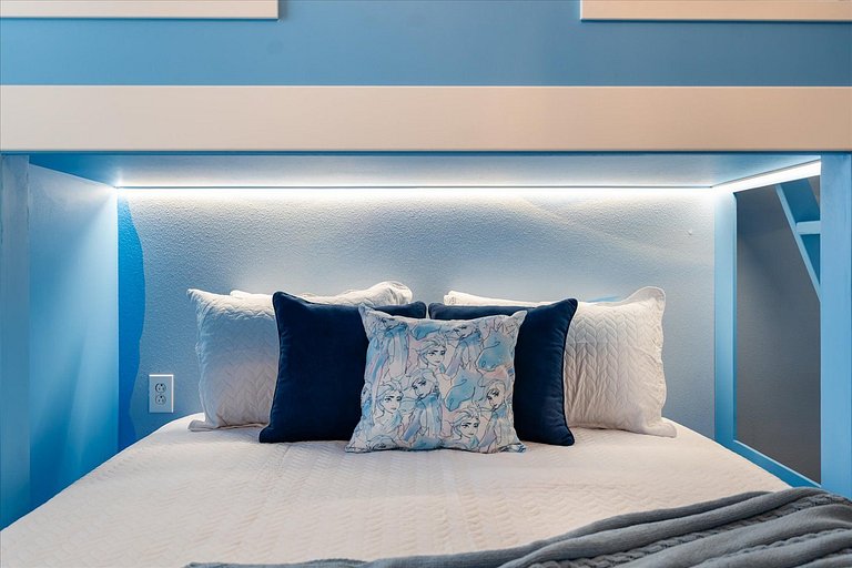 4 Bd / 3 Ba / Sleeps 11/ Storey Lake Resort