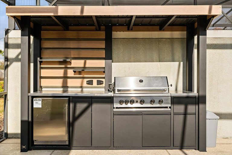 4 Bd / 3 Ba / Sleeps 11/ Storey Lake Resort