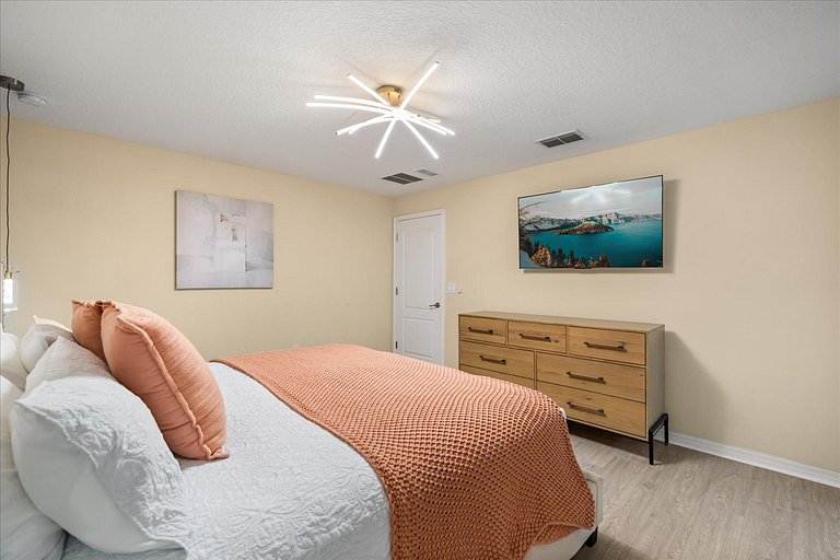 4 Bd / 3 Ba / Sleeps 11/ Storey Lake Resort