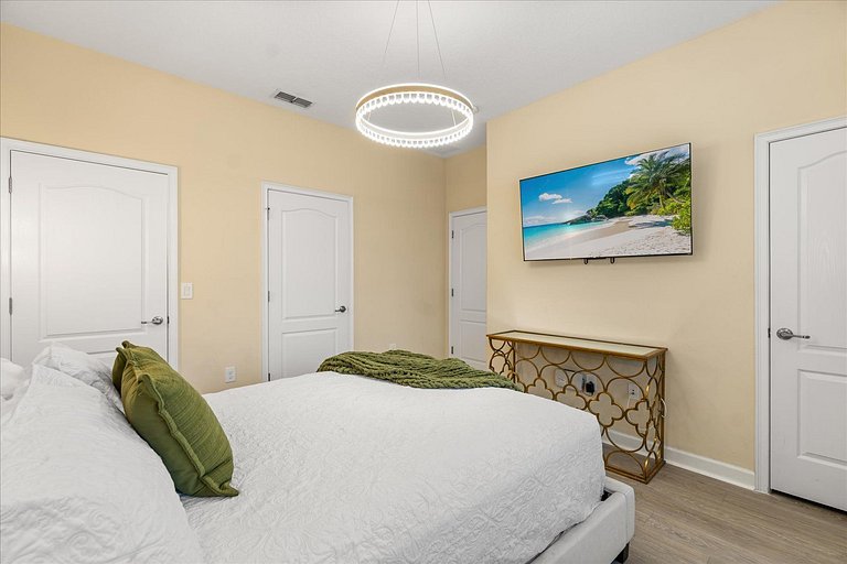 4 Bd / 3 Ba / Sleeps 11/ Storey Lake Resort