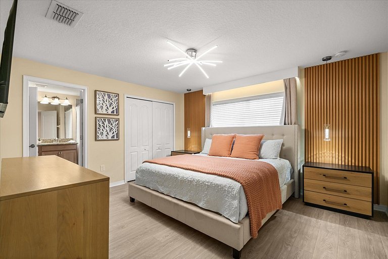 4 Bd / 3 Ba / Sleeps 11/ Storey Lake Resort