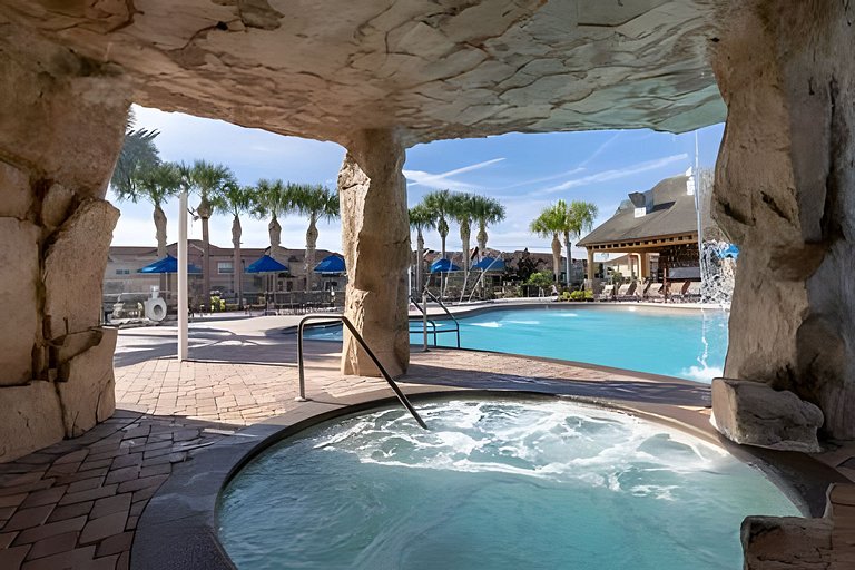 5 Bd / 4 Ba / Sleeps 12 / Paradise Palms Resort
