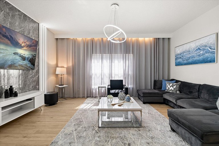 Comfortable 5BR home at Paradise Palms Resort