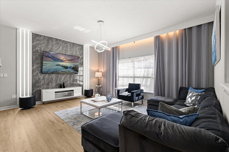 Comfortable 5BR home at Paradise Palms Resort