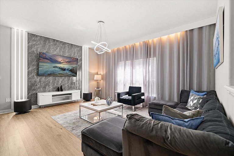 Comfortable 5BR home at Paradise Palms Resort