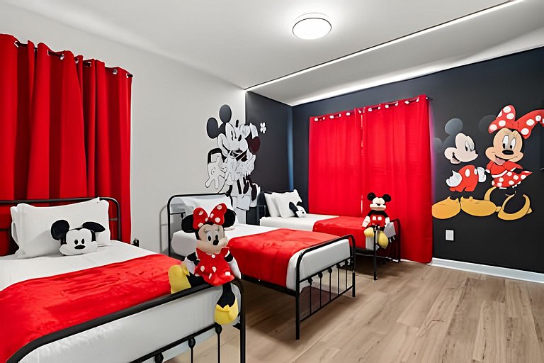 5 Bd / 5 Ba / Sleeps 14 / Reunion Village