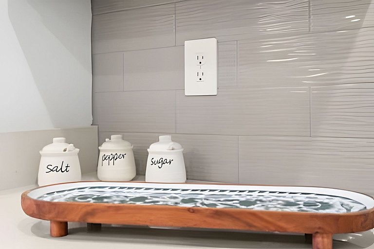 5 Bd / 5 Ba / Sleeps 14 / Reunion Village