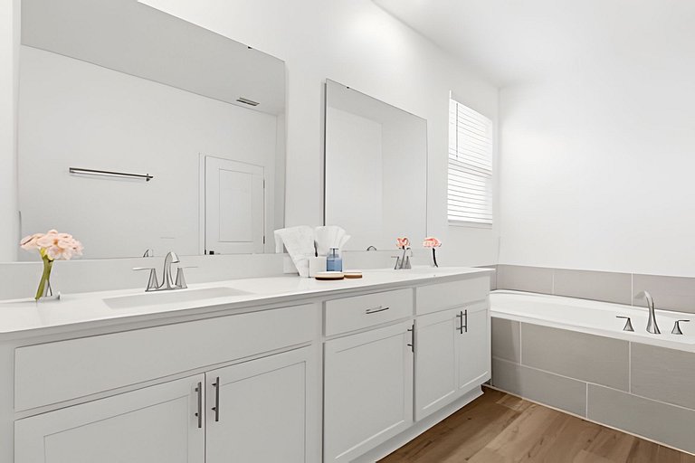 5 Bd / 5 Ba / Sleeps 14 / Reunion Village