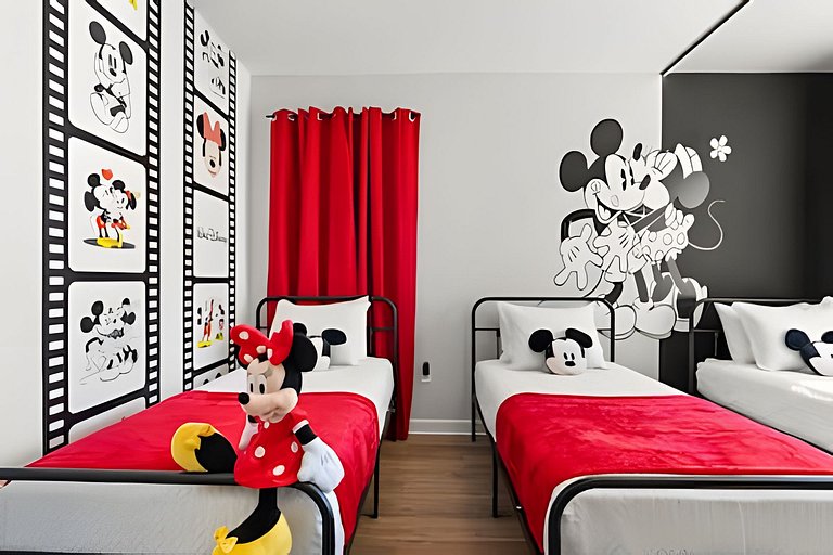 5 Bd / 5 Ba / Sleeps 14 / Reunion Village