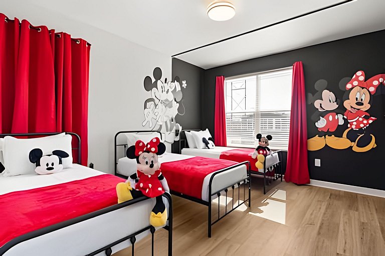 5 Bd / 5 Ba / Sleeps 14 / Reunion Village