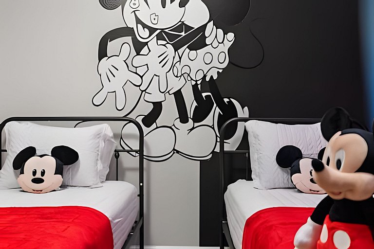 5 Bd / 5 Ba / Sleeps 14 / Reunion Village