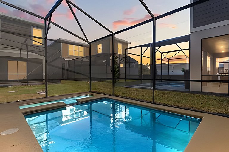 5 Bd / 5 Ba / Sleeps 14 / Reunion Village