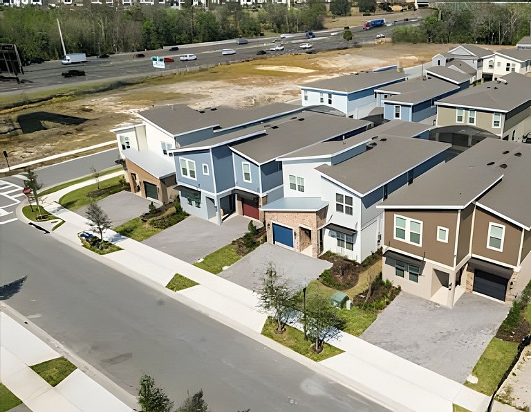 5 Bd / 5 Ba / Sleeps 14 / Reunion Village