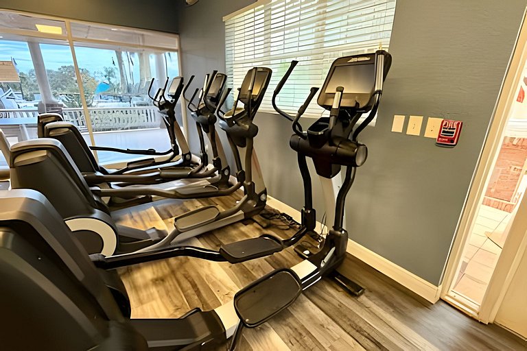 5 Bd / 5 Ba / Sleeps 14 / Reunion Village