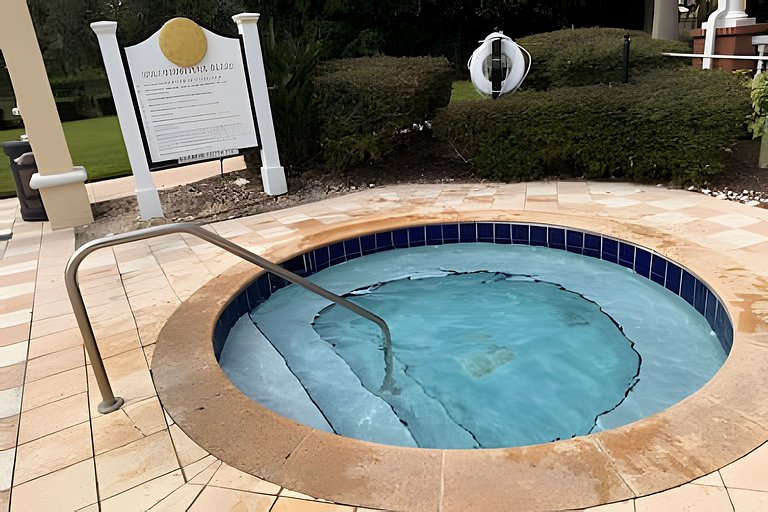 5 Bd / 5 Ba / Sleeps 14 / Reunion Village