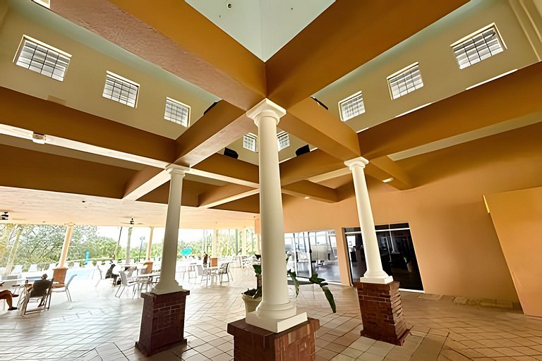 5 Bd / 5 Ba / Sleeps 14 / Reunion Village