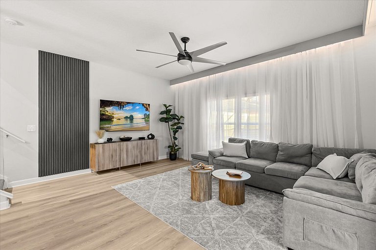 5 Bd / 4 Ba / Sleeps 12 / Paradise Palms Resort