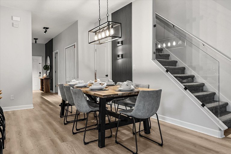 5 Bd / 4 Ba / Sleeps 12 / Paradise Palms Resort