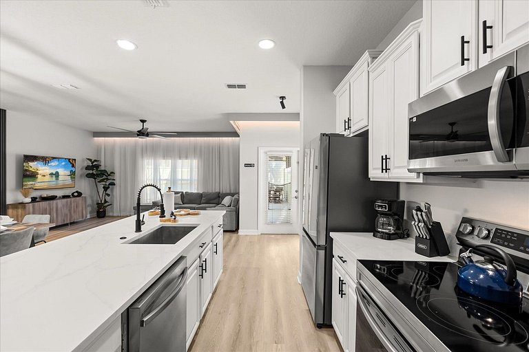 5 Bd / 4 Ba / Sleeps 12 / Paradise Palms Resort