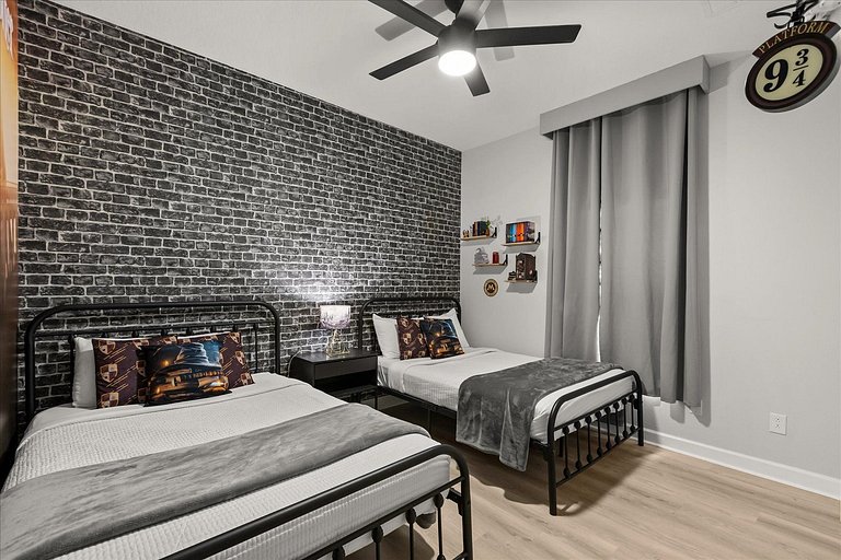 5 Bd / 4 Ba / Sleeps 12 / Paradise Palms Resort