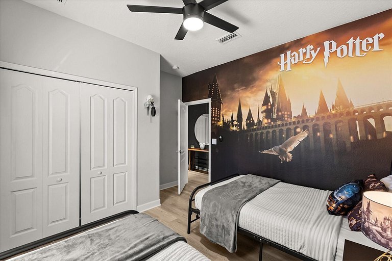 5 Bd / 4 Ba / Sleeps 12 / Paradise Palms Resort