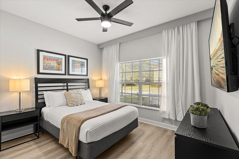 5 Bd / 4 Ba / Sleeps 12 / Paradise Palms Resort