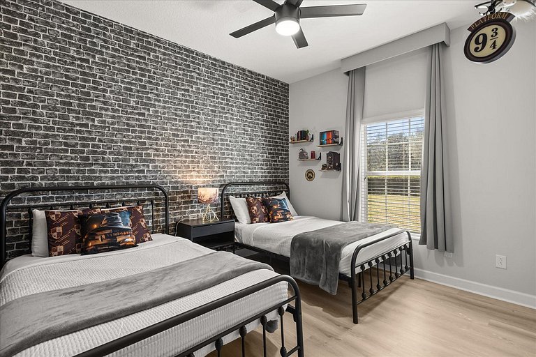 5 Bd / 4 Ba / Sleeps 12 / Paradise Palms Resort