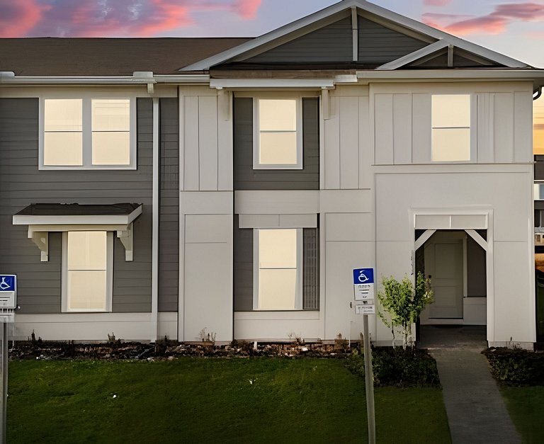 5 Bd / 4.5 Ba / Sleeps 14 / Windsor Cay Resort