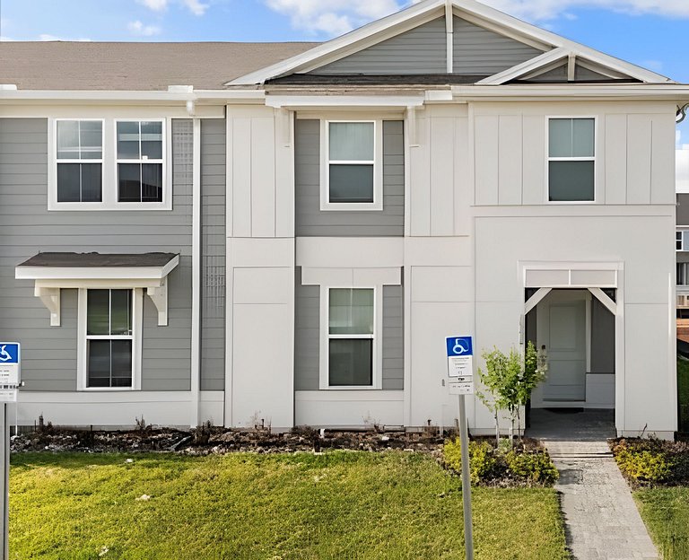 5 Bd / 4.5 Ba / Sleeps 14 / Windsor Cay Resort