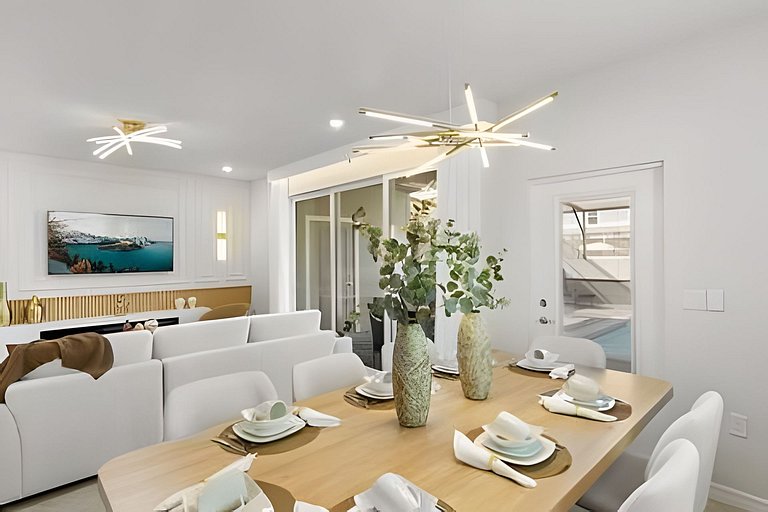 5 Bd / 4.5 Ba / Sleeps 14 / Windsor Cay Resort