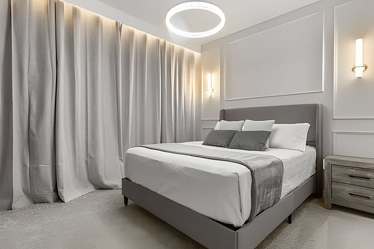 5 Bd / 4.5 Ba / Sleeps 14 / Windsor Cay Resort