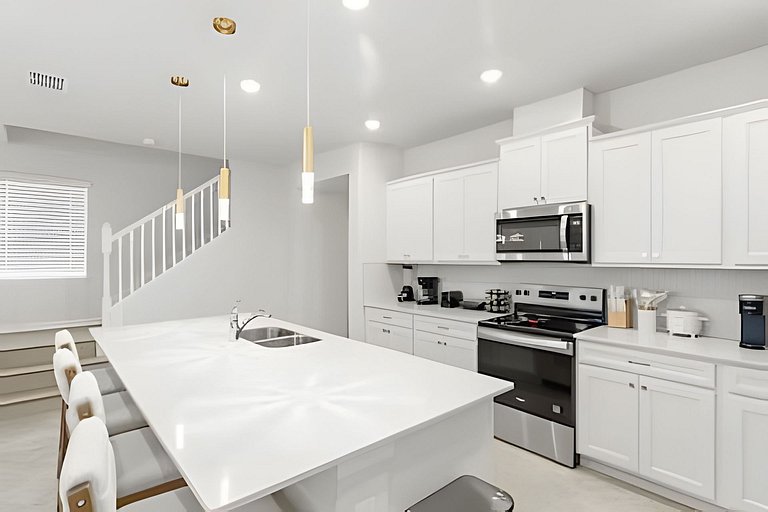 5 Bd / 4.5 Ba / Sleeps 14 / Windsor Cay Resort