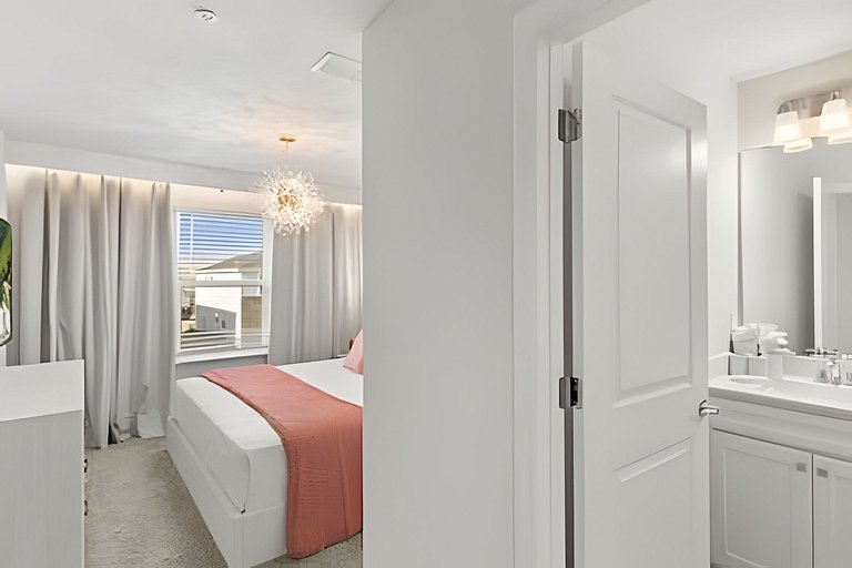 5 Bd / 4.5 Ba / Sleeps 14 / Windsor Cay Resort