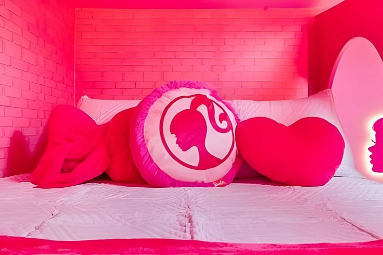 5 Bd / 4.5 Ba / Sleeps 14 / Windsor Cay Resort