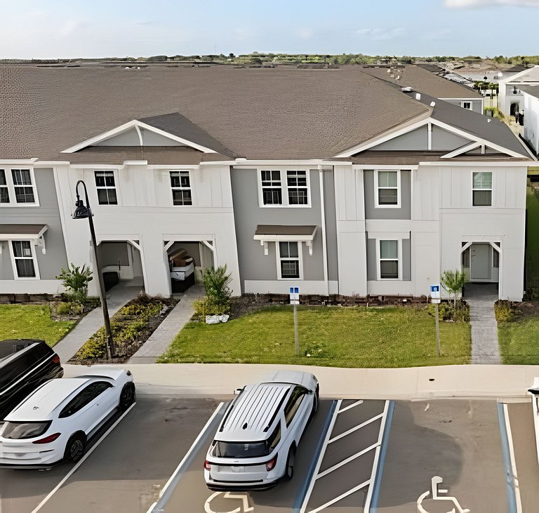 5 Bd / 4.5 Ba / Sleeps 14 / Windsor Cay Resort