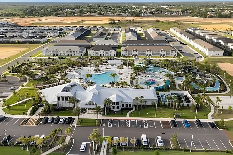 5 Bd / 4.5 Ba / Sleeps 14 / Windsor Cay Resort