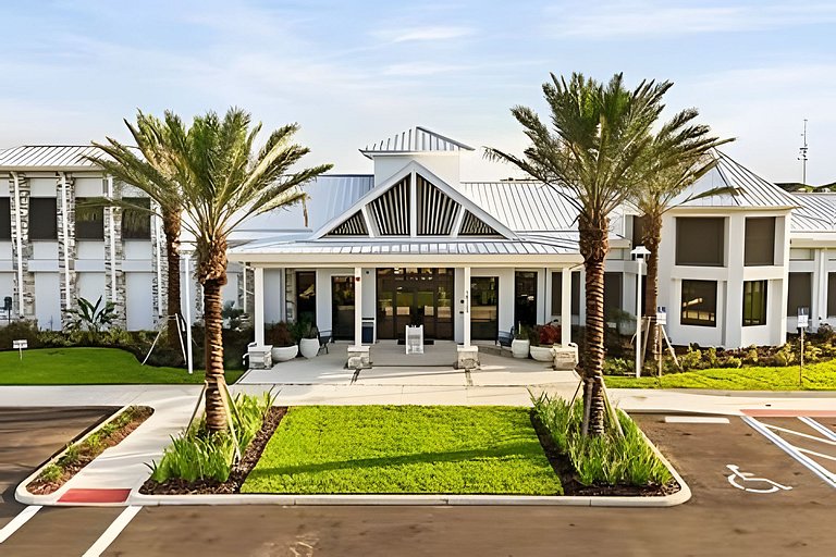 5 Bd / 4.5 Ba / Sleeps 14 / Windsor Cay Resort