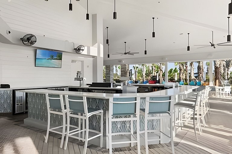 5 Bd / 4.5 Ba / Sleeps 14 / Windsor Cay Resort