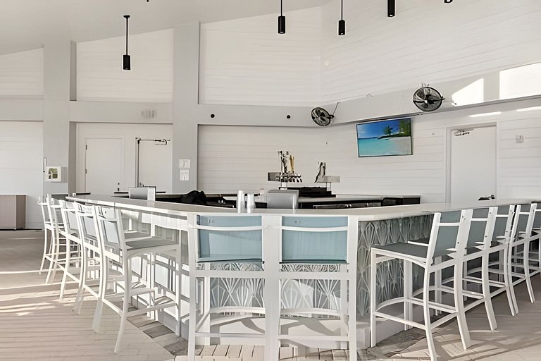 5 Bd / 4.5 Ba / Sleeps 14 / Windsor Cay Resort
