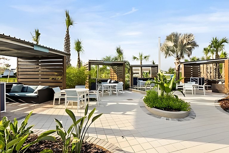 5 Bd / 4.5 Ba / Sleeps 14 / Windsor Cay Resort