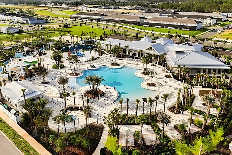 5 Bd / 4.5 Ba / Sleeps 14 / Windsor Cay Resort