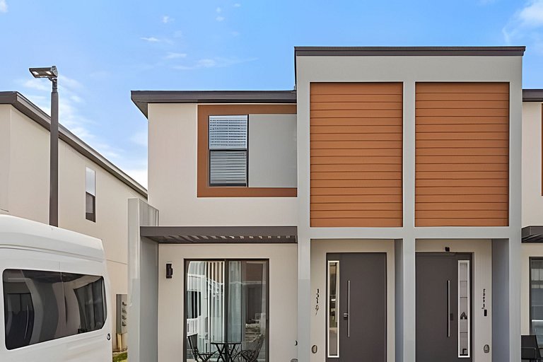 3 Bd / 3 Ba / Sleeps 8 / The hub