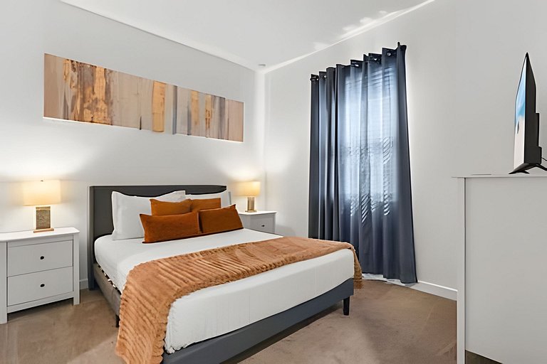 3 Bd / 3 Ba / Sleeps 8 / The hub